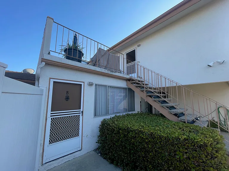 21023 Ladeene Ave #D — Photo 15