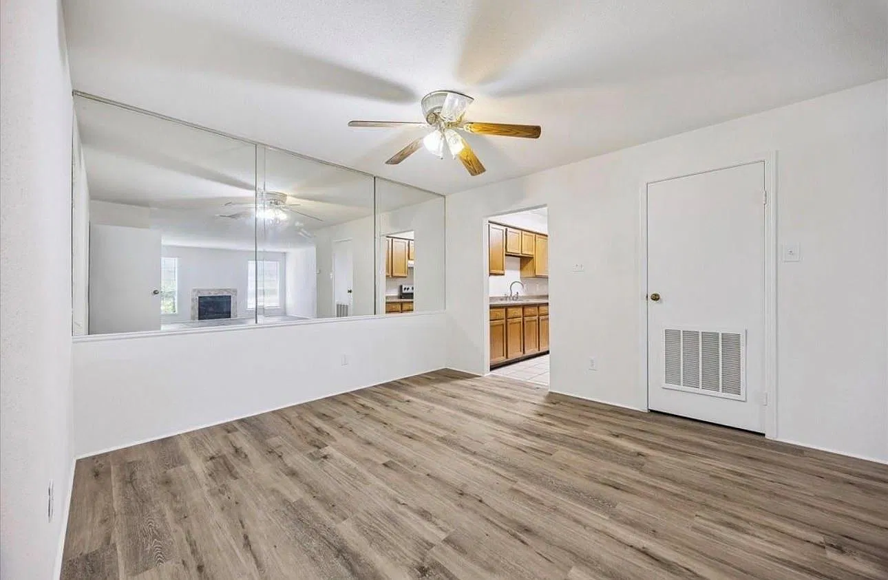 6500 Sands Point Dr — Photo 2