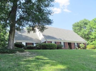 4 Candlelight Dr, Vicksburg, MS 39180