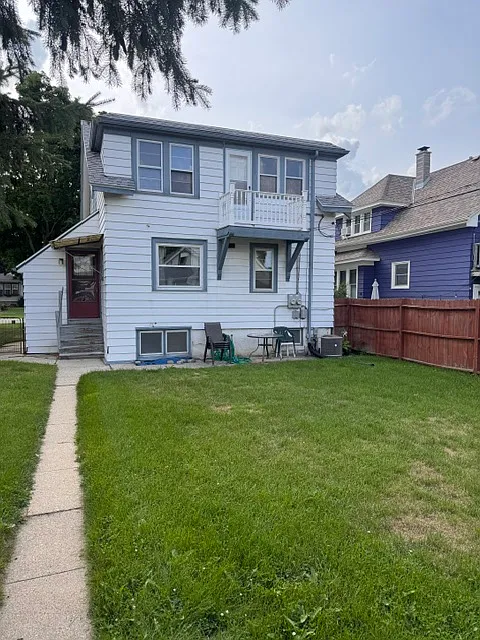 2 bed, 850 sqft, $1,300 — Photo 2