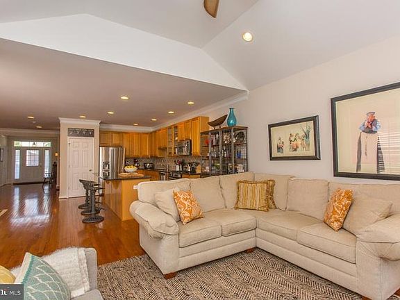 5th image of 950 E Baltimore Park