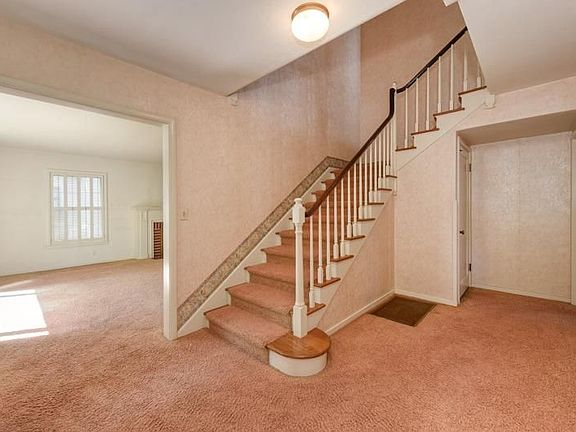 5th image of 3850 W Land Park Dr