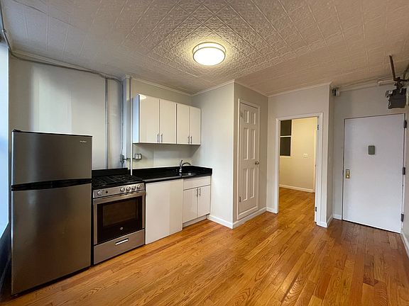 5th image of 38 Ludlow St APT 6