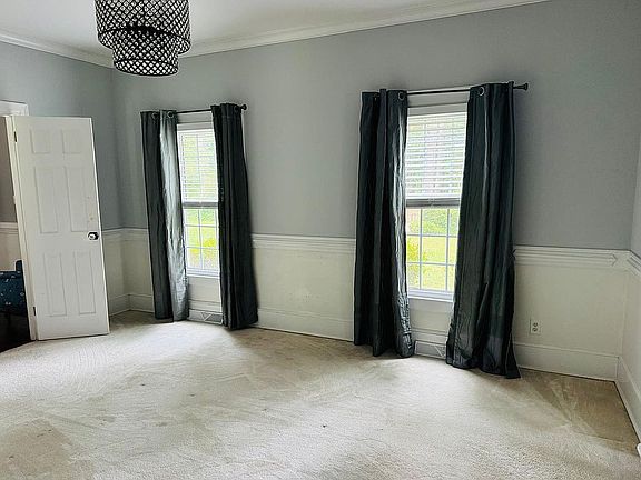 Dinning Room to/the left 