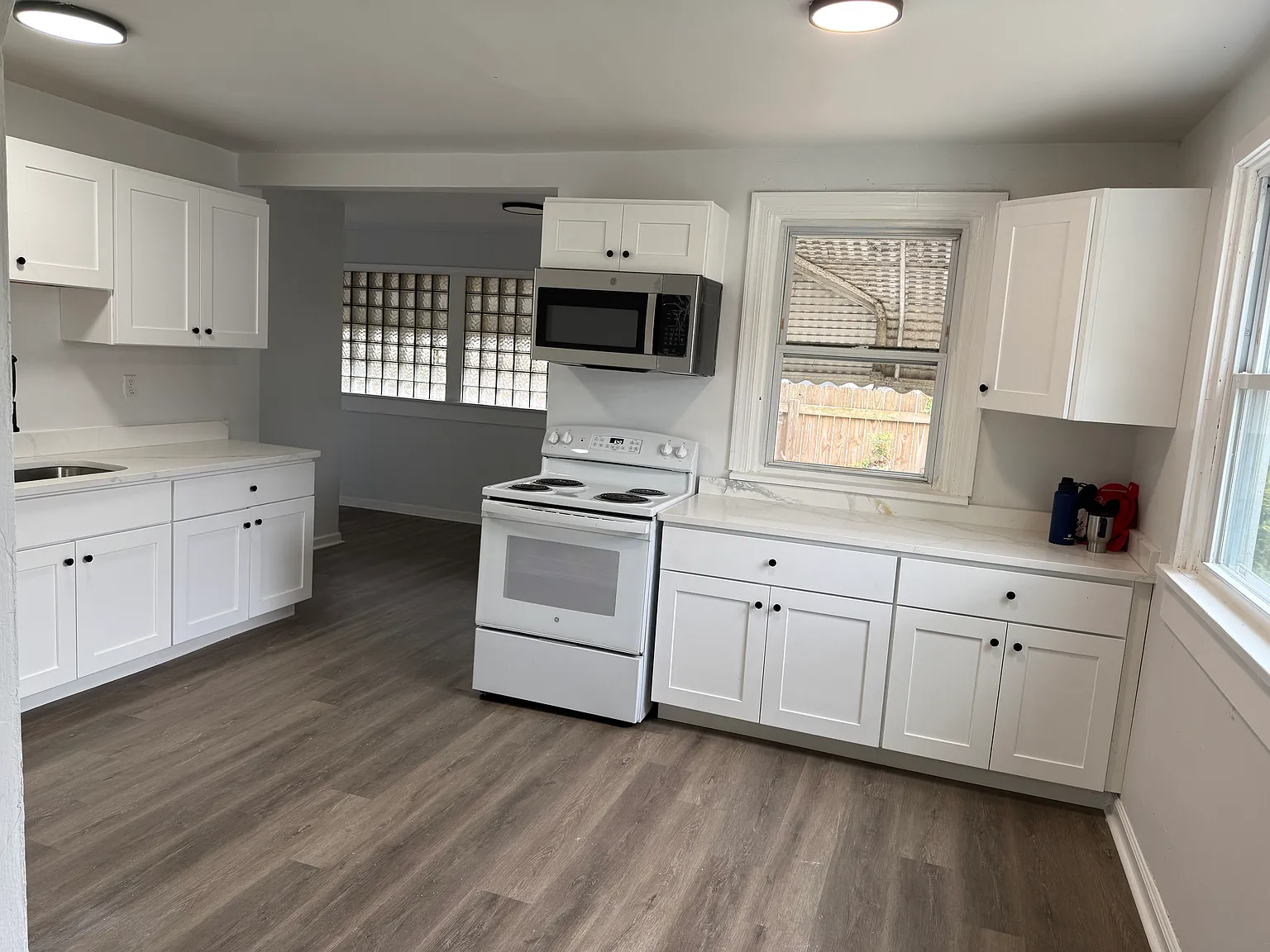 3 bed, 1150 sqft, $2,200 — Photo 2
