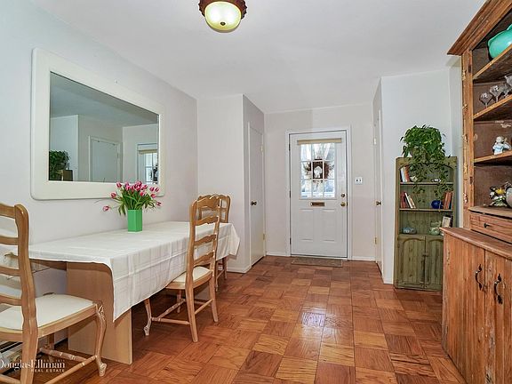 4th image of 10 Harbour Ln APT 7A