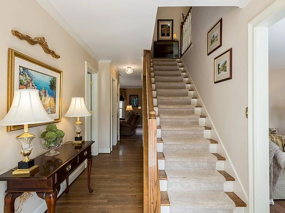4th image of 501 Riverview Ct