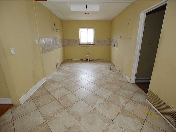 5th image of 940 Centennial Ave