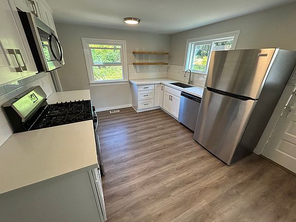5th image of 4192 Sussex St