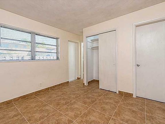 5th image of 1011 NE 8th Ave APT 3