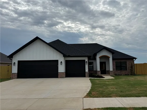 173 N Panther Ave, Farmington, AR 72730