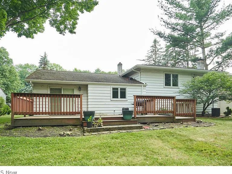 27798 Edgepark Dr — Photo 16