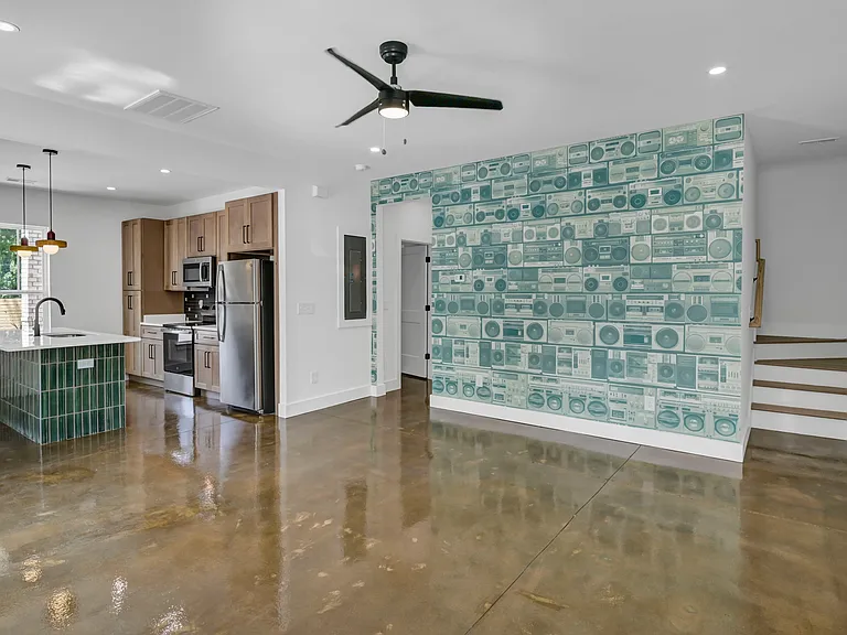 2466 Millwood Ave #A — Photo 8