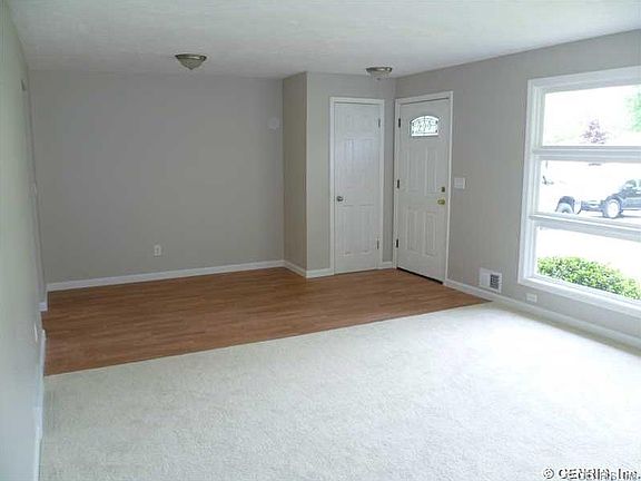 3rd image of 20 Woody Ln