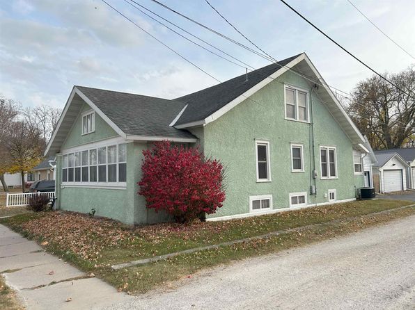 204 Spriggs St, Charles City, IA 50616