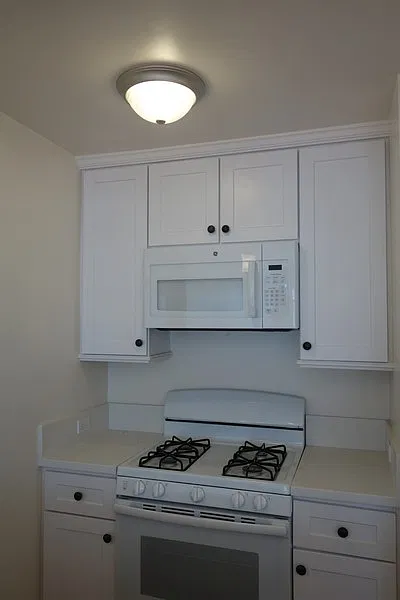Studio, $2,300 — Photo 2