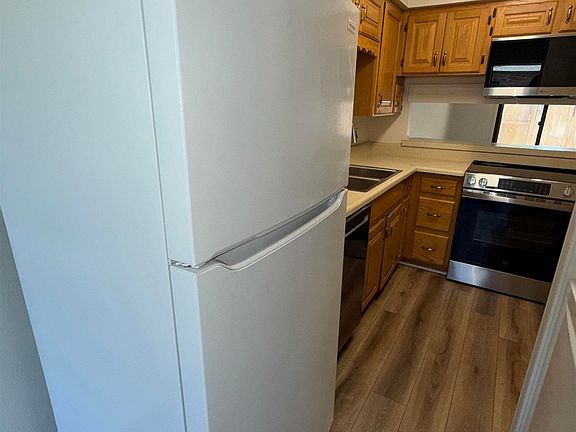 3rd image of 301 Hammond Dr APT E2
