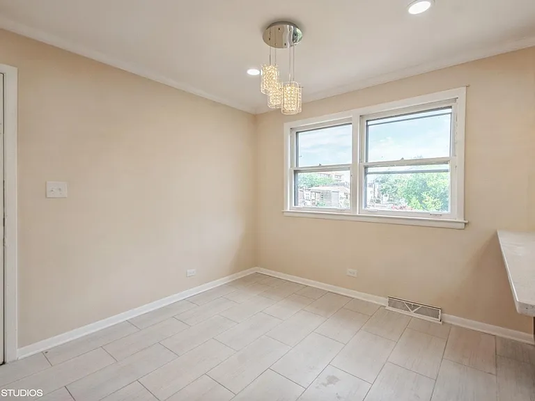 2623 W Arthur Ave #2 — Photo 8