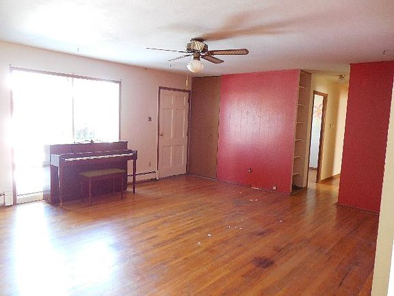 3rd image of 1506 Crestmoor Dr