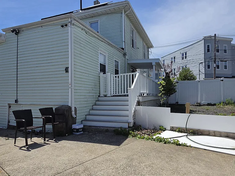 82 Garfield Ave #1 — Photo 16