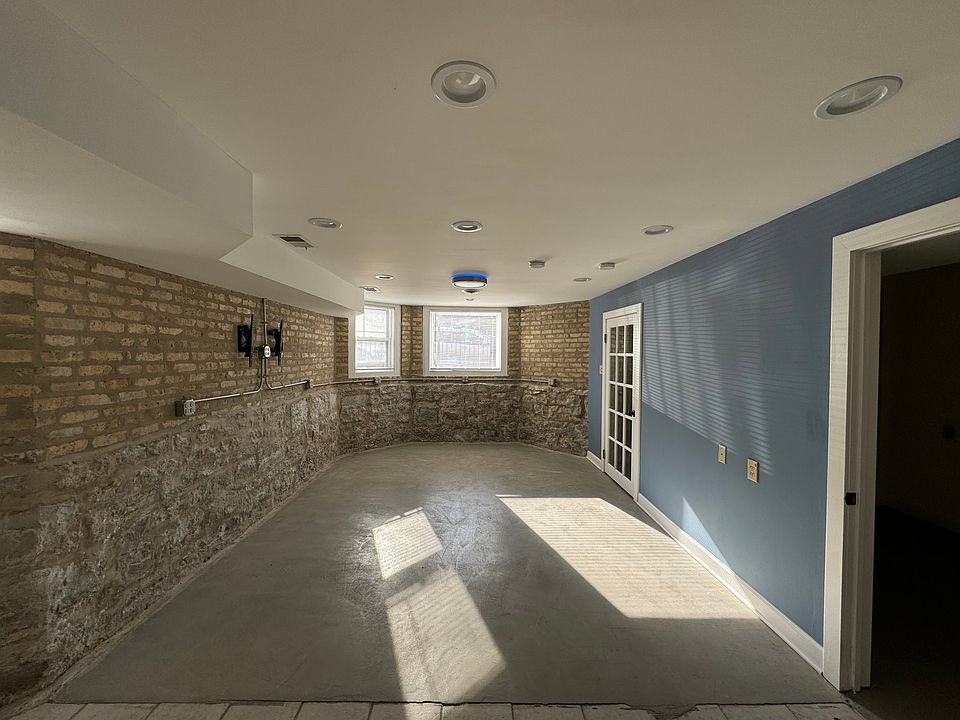 2nd image of 1345 N Hamlin Ave #2