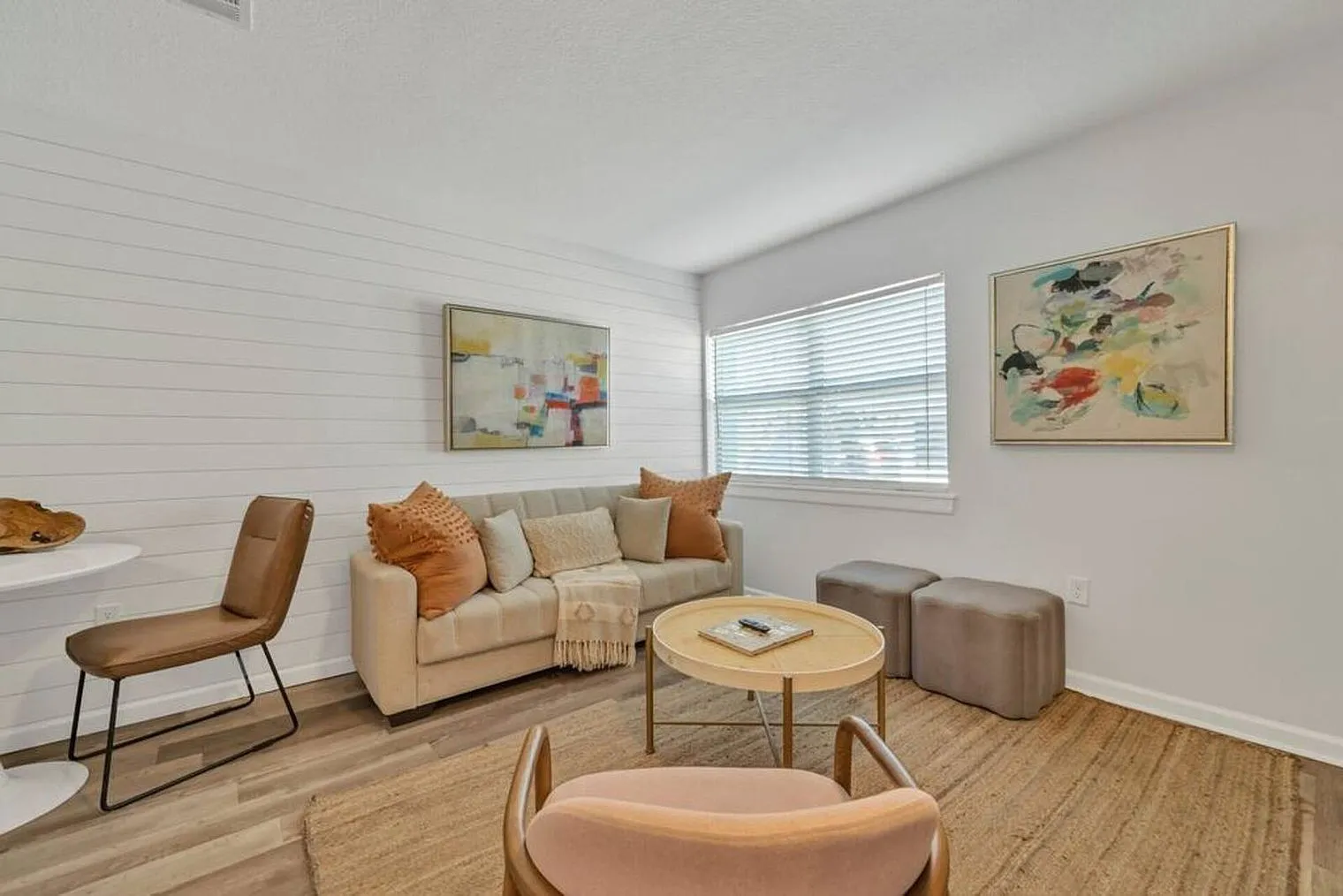 2 bed, 1.0 bath, 5834 sqft, $1,846 — Photo 3