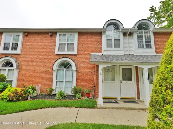 12 Village Ln #A, Staten Island, NY 10312