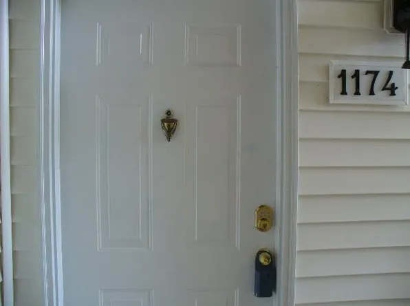 1174 Plaza Walk Dr, Charlotte, NC 28215