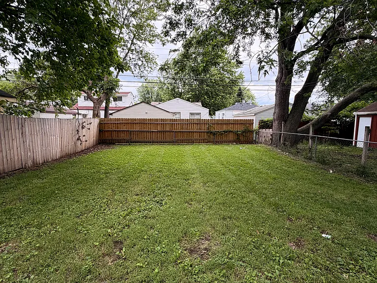 11299 Chalmers Ave — Photo 3