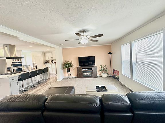 5th image of 34 Dusk Ave #34