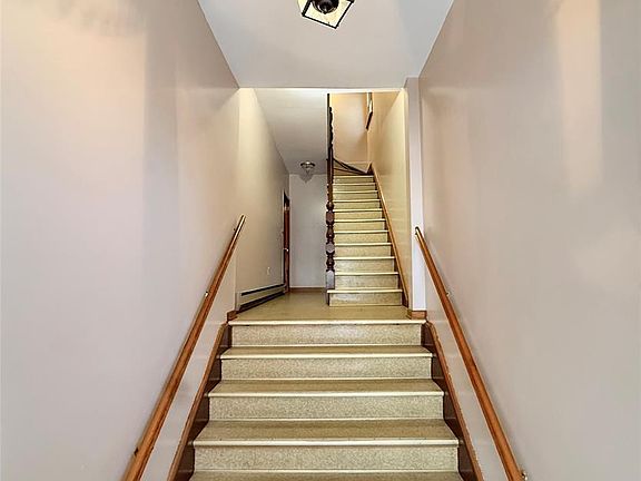 4th image of 54 Spring St