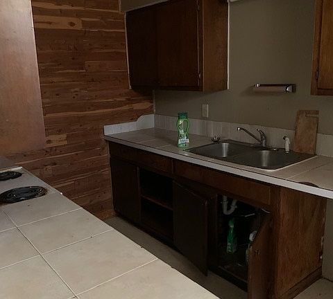 3rd image of 408 Center St APT 2