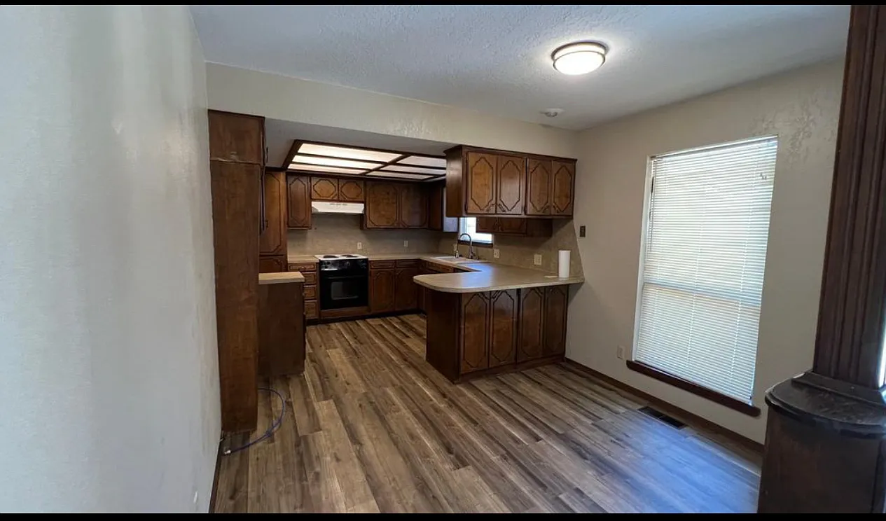 3 bed, 1600 sqft, $1,595 — Photo 3