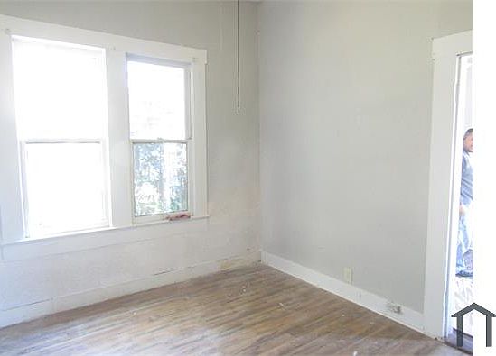 1st image of 134 Gladstone St