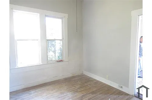 134 Gladstone St Photo 1