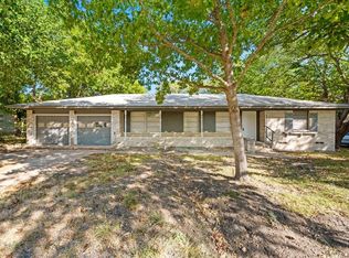 305 Valleyglen Dr, Desoto, TX 75115