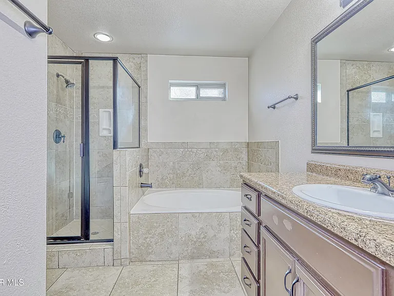14325 Woods Point Ave — Photo 31