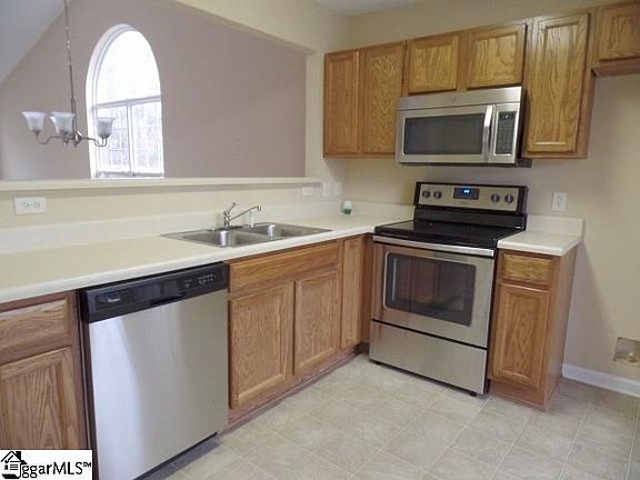4th image of 327 Woodruff Park Ln