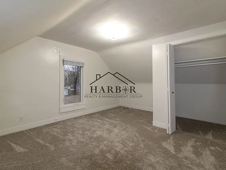 224 9th Ave NW — Photo 5