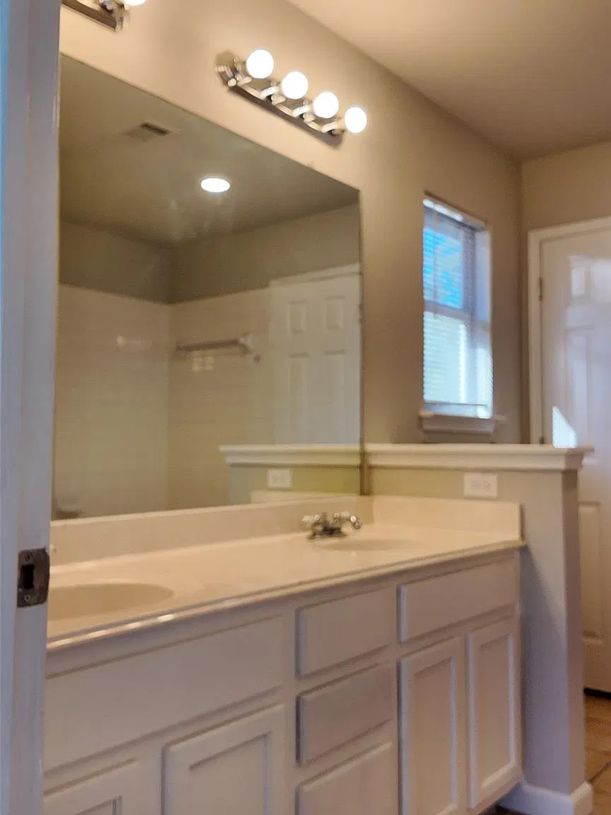 4 bed, 2.0 bath, 1421 sqft, $1,950 — Photo 4