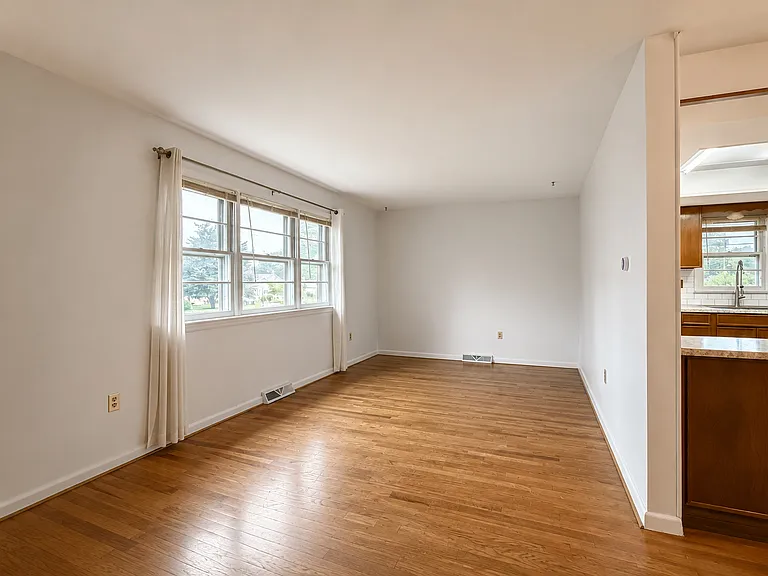 527 W Marion St — Photo 6