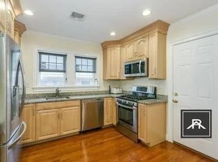 16 Eliot Cres #1, Chestnut Hill, MA 02467