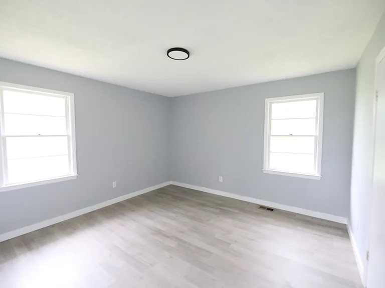 810 King Circle Dr — Photo 5