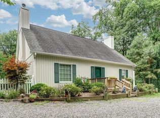 25 Oak Ridge Dr, Kilmarnock, VA 22482