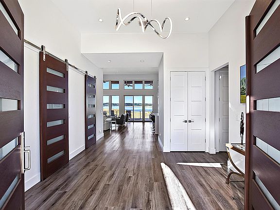 2nd image of 125 Peninsula Dr
