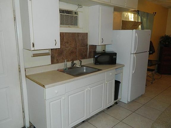 5th image of 1416 Arrowsmith Ave