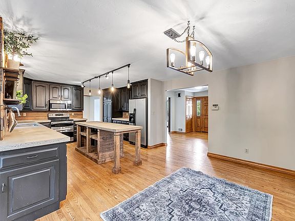 5th image of 2752 Woodland Hills Ct