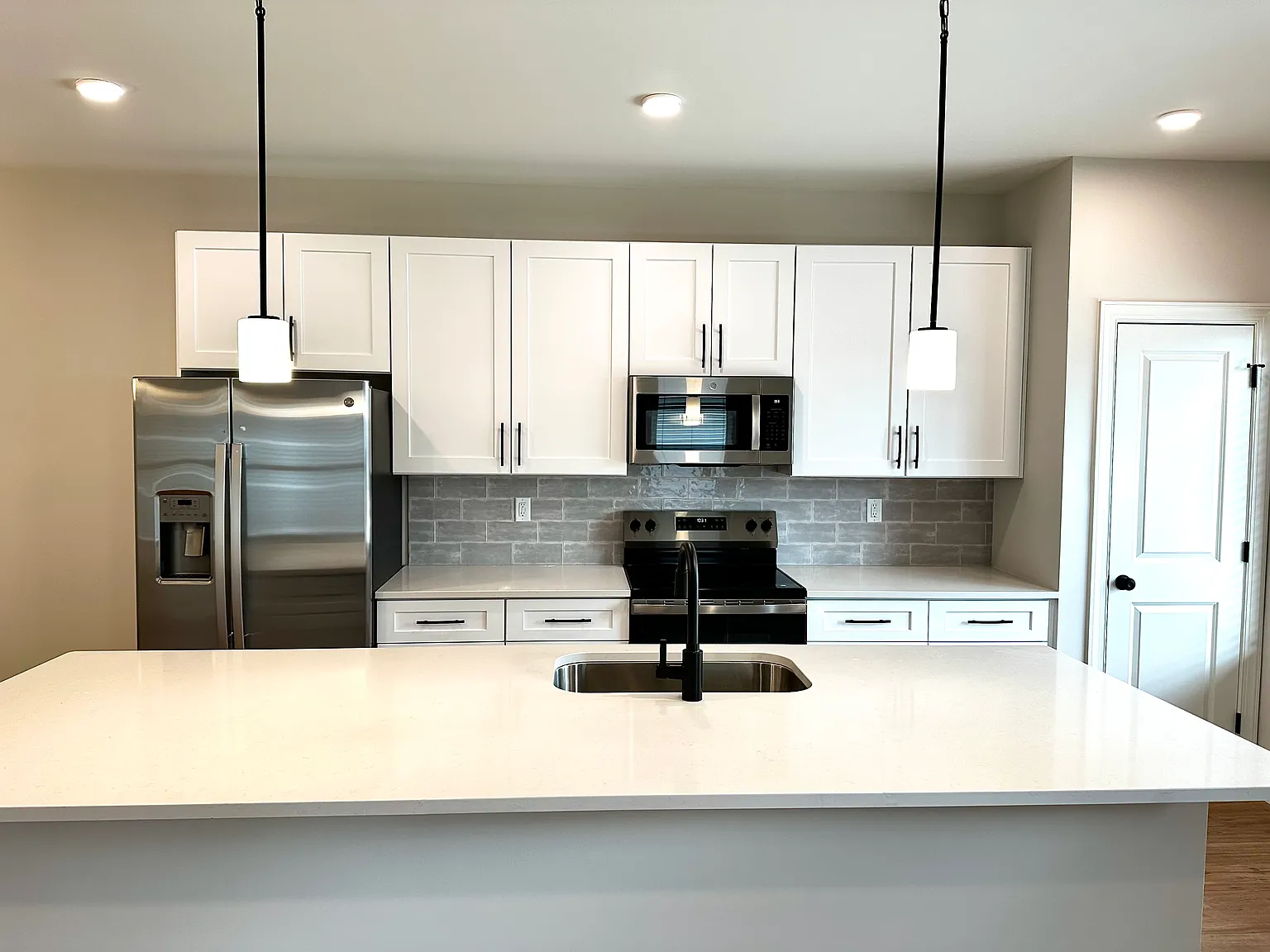 3 bed, 1212 sqft, $1,799 — Photo 4