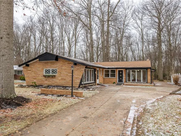 26454 Strawberry Ln, Westlake, OH 44145
