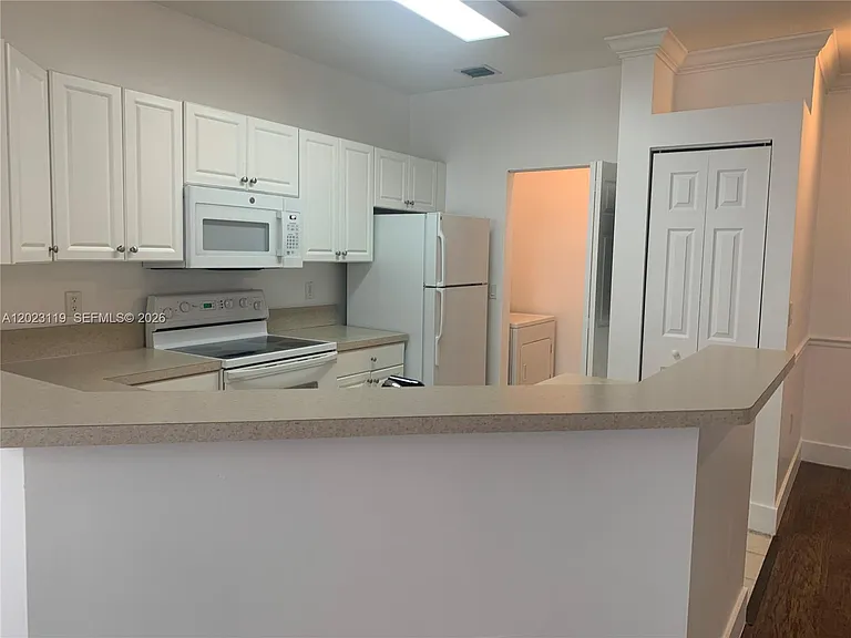 4702 SW 160th Ave #325 — Photo 4